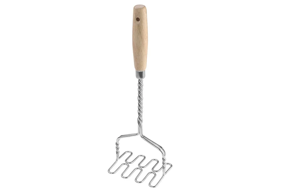 westmark-presse-pur-e-en-acier-inoxydable-avec-manche-en-bois-34-cm-mod-le-61272 image 1