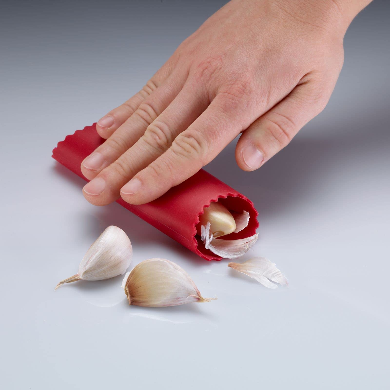 westmark-josie-presse-ail-en-silicone-avec-plucheur-d-ail-peel-fix-gris-rouge-30 image 5