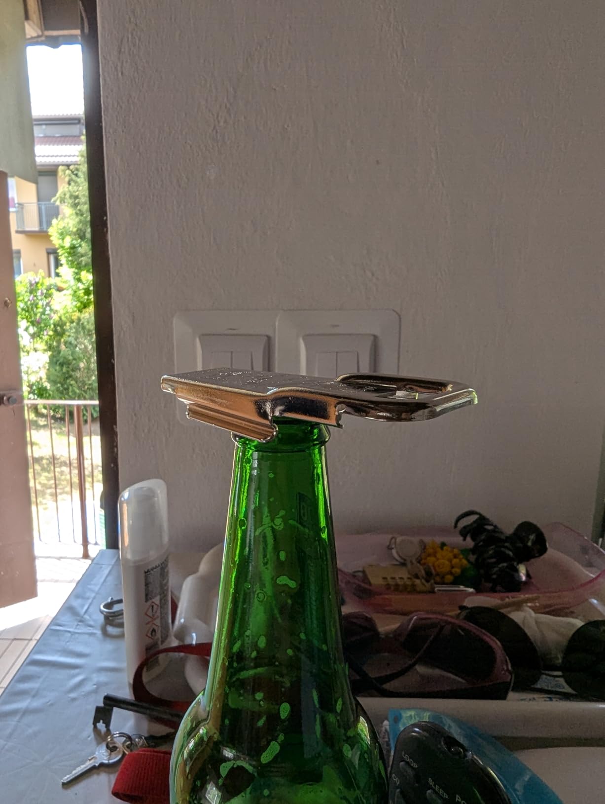 Finit les bouteilles refermées avec un verre renversé