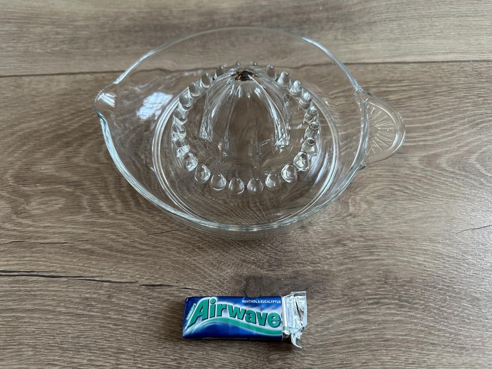 Excellent presse-agrumes en verre